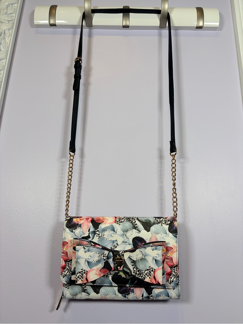 Betsey Johnson Chic Dani Floral Bow Crossbody Bag in Multi-Color